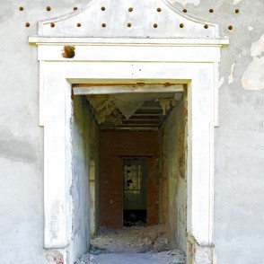 Durvis uz nekurieni Durvis uz nekurieni