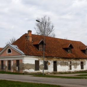 Stendes muižas ratnīca ar saimniecības ēkām Stendes muižas ratnīca ar saimniecības ēkām