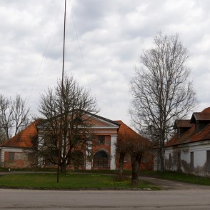 Stendes muižas ratnīca ar saimniecības ēkām Stendes muižas ratnīca ar saimniecības ēkām