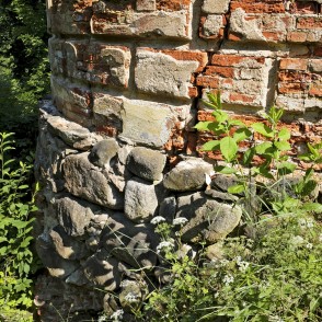 Anspoku medību pils drupu fragments Anspoku medību pils drupu fragments