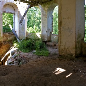 Anspoku medību pils drupu iekštelpas Anspoku medību pils drupu iekštelpas