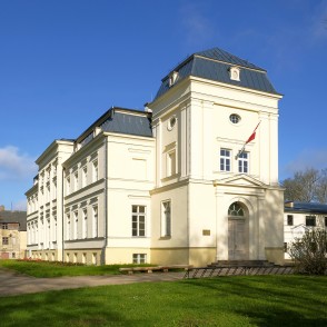 Dzērves muižas kungu māja Dzērves muižas kungu māja