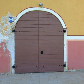 Mežmuižas luterāņu baznīcas ieejas portāls Mežmuižas luterāņu baznīcas ieejas portāls