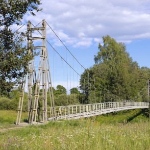 Vecsaikavas trošu gājēju tilts pār Aivieksti Vecsaikavas trošu gājēju tilts pār Aivieksti