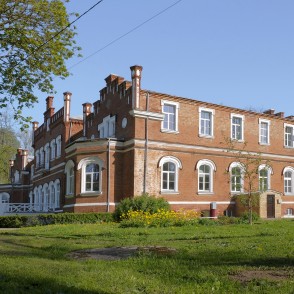 Mežmuižas pils (Augstkalnes pamatskola) Mežmuižas pils (Augstkalnes pamatskola)