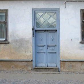 Koka durvis, Kuldīgas vecpilsēta, Jelgavas iela 16 Koka durvis, Kuldīgas vecpilsēta, Jelgavas iela 16