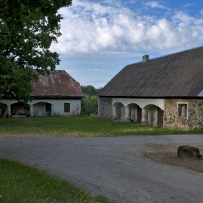 Vecbebru muižas saimniecības ēkas Vecbebru muižas saimniecības ēkas