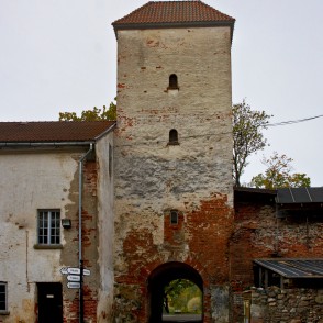 Dundagas pils vārtu tornis Dundagas pils vārtu tornis