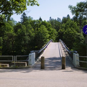 Arkveida gājēju tilts pār Ogres upi Arkveida gājēju tilts pār Ogres upi