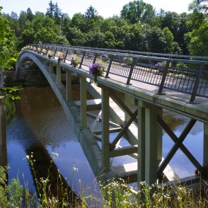 Arkveida gājēju tilts pār Ogres upi Arkveida gājēju tilts pār Ogres upi