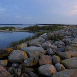 Rojas dienvidu mols rītausmā Rojas dienvidu mols rītausmā
