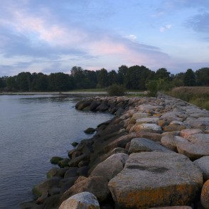 Rojas dienvidu mols rītausmā Rojas dienvidu mols rītausmā