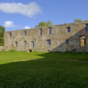 Aizputes pilsdrupu iekšpagalms Aizputes pilsdrupu iekšpagalms