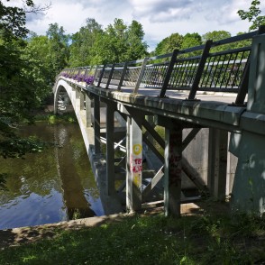 Arkveida gājēju tilts pār Ogres upi Arkveida gājēju tilts pār Ogres upi