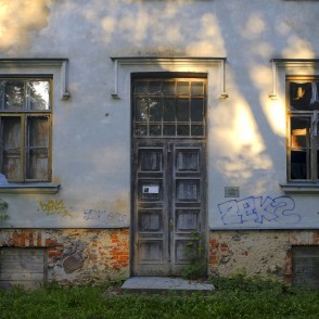 Sasmakas muižas pils ieejas portāls Sasmakas muižas pils ieejas portāls