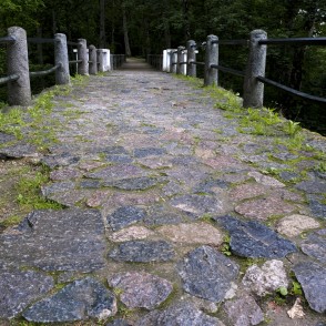 Laukakmeņu tilts Durbes pils parkā Laukakmeņu tilts Durbes pils parkā