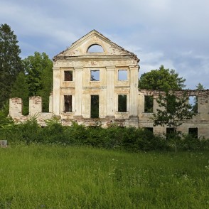 Vecmoku muižas drupas Vecmoku muižas drupas