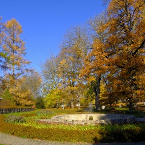Vecpiebalgas muižas parks rudenī Vecpiebalgas muižas parks rudenī