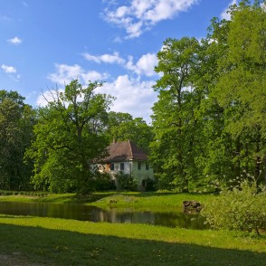 Popes muižas Mednieku namiņš jeb Bruņinieku pils Popes muižas Mednieku namiņš jeb Bruņinieku pils