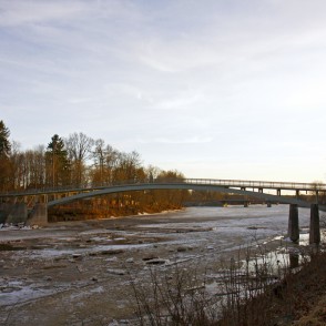 Arkveida gājēju tilts pār Ogres upi Arkveida gājēju tilts pār Ogres upi