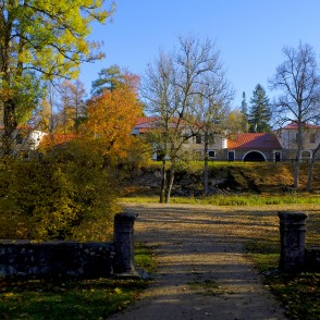 Vecpiebalgas muiža un parks rudenī Vecpiebalgas muiža un parks rudenī