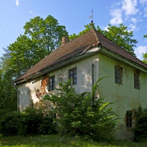 Popes muižas Mednieku namiņš jeb Bruņinieku pils Popes muižas Mednieku namiņš jeb Bruņinieku pils