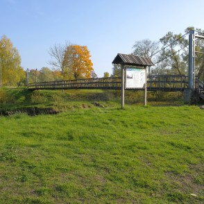 Gājēju tilts pāri Rūjas upei Rūjienā - Laipas Gājēju tilts pāri Rūjas upei Rūjienā - Laipas