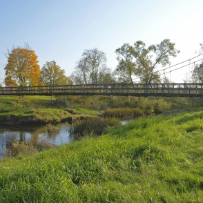 Gājēju tilts pāri Rūjas upei Rūjienā - Laipas Gājēju tilts pāri Rūjas upei Rūjienā - Laipas