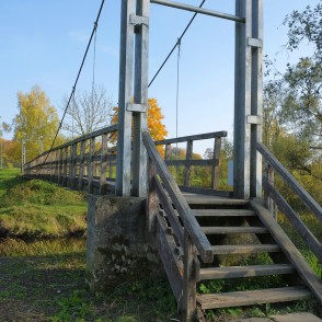 Gājēju tilts pāri Rūjas upei Rūjienā - Laipas Gājēju tilts pāri Rūjas upei Rūjienā - Laipas