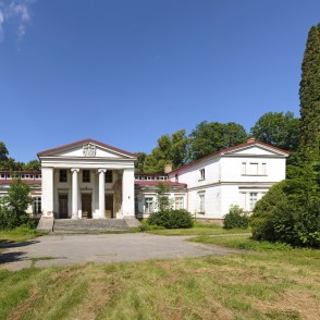 Zentenes muižas kungu mājas dārza fasāde Zentenes muižas kungu mājas dārza fasāde