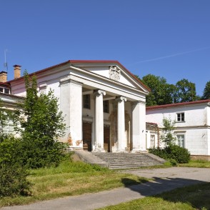 Zentenes muižas kungu mājas dārza fasāde Zentenes muižas kungu mājas dārza fasāde