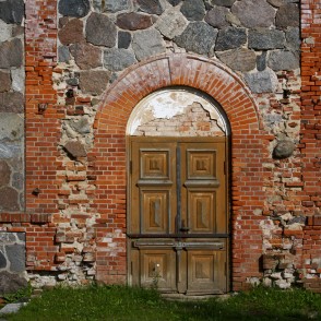 Skulberģu baznīcas ieejas portāls Skulberģu baznīcas ieejas portāls