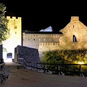 Siguldas Viduslaiku pils naktī Siguldas Viduslaiku pils naktī