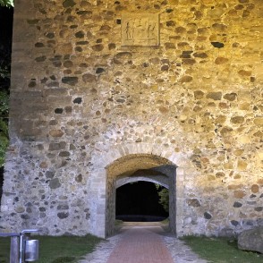 Siguldas Viduslaiku pils naktī Siguldas Viduslaiku pils naktī