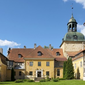 Lielstraupes pils un baznīca Lielstraupes pils un baznīca