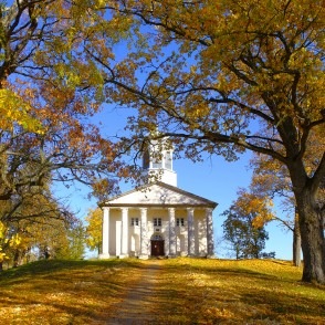Dzērbenes Evaņģēliski Luteriskā baznīca rudenī Dzērbenes Evaņģēliski Luteriskā baznīca rudenī