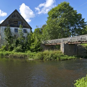 Mazstraupes dzirnavas un tilts Mazstraupes dzirnavas un tilts