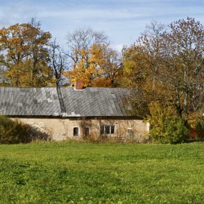 Briņķpedvāles muiža rudenī Briņķpedvāles muiža rudenī