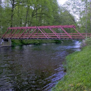 Gājēju tilts Iecavas parkā Gājēju tilts Iecavas parkā