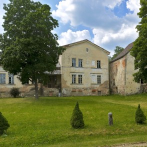 Nabes muižas kungu māja un Nabes pils tornis Nabes muižas kungu māja un Nabes pils tornis