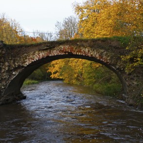 Mūra dzirnavu tilts pār Imulu pie Pūcēm Mūra dzirnavu tilts pār Imulu pie Pūcēm