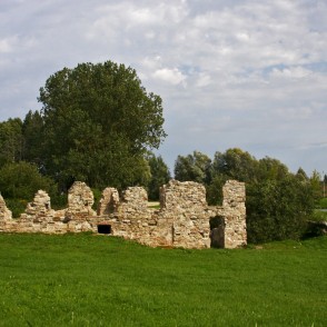 Mazjumpravas muižas ēkas drupas Ķengaragā Mazjumpravas muižas ēkas drupas Ķengaragā