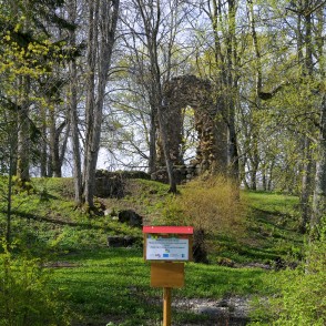 Durbes viduslaiku pils drupas Durbes viduslaiku pils drupas