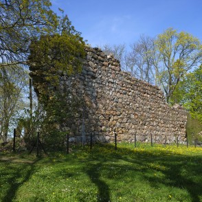 Durbes viduslaiku pils drupas Durbes viduslaiku pils drupas