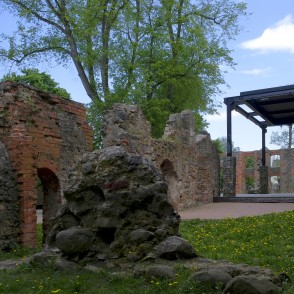 Grobiņas viduslaiku pils pilsdrupas Grobiņas viduslaiku pils pilsdrupas