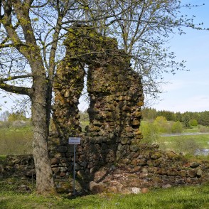 Durbes viduslaiku pils drupas Durbes viduslaiku pils drupas