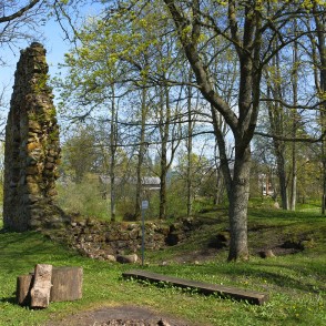 Durbes viduslaiku pils drupas Durbes viduslaiku pils drupas