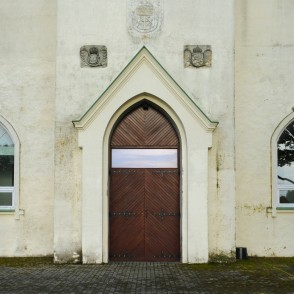 Bērzaunes luterāņu baznīcas ieejas portāls Bērzaunes luterāņu baznīcas ieejas portāls