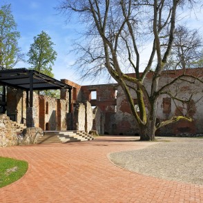 Grobiņas viduslaiku ķieģeļu pils pilsdrupas Grobiņas viduslaiku ķieģeļu pils pilsdrupas