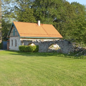 Kādreizējā Veismaņu muižas putnu māja Kādreizējā Veismaņu muižas putnu māja